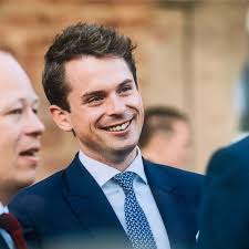 Saunders re-joins Goodwin