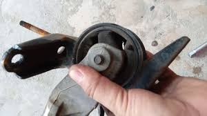 Enjin yang baru akan dimasukkan nanti tak dapatlah saya bayangkan betapa banyak kuasa yang dimilikinya bila dipindahkan kepada badan sekecil perodua viva terbabit. Install Bothside Engine Mounting Perodua Viva Youtube