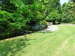 We were lucky enough to catch a lock on the river thames in action today. Ray Mill Island Picture Of Boulter S Lock And Ray Mill Island Maidenhead Tripadvisor