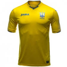 E' stata la maglia della nazionale di calcio dell'ucraina per euro 2020, in cui è raffigurata una mappa del paese che include anche la regione della crimea, a provocare la reazione russa. Maglia Calcio Nazionale Ucraina Home 2018 19 Joma