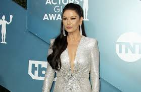Han är bosatt i täby kyrkby med sin fru lotta. Catherine Zeta Jones Ihr Mann War Ihr Beschutzer