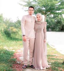 Benda Boleh Pakai Matching Kenapa Nak Kena Pakai Sorang Sorang Hehe Ajak Lahh Husband Pakai Baju Melayu Kacak H In 2020 Muslimah Wedding Fashion Fashion Dresses