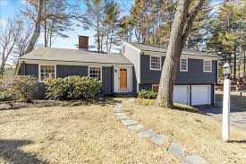If a skier loses his skies, poles, hat, goggles, and anything else, shout yard sale from the ski lift above him. For Sale 36 Howland Ln Hingham Ma 02043 4 Beds 1 Full Bath 1 Half Bath 799000