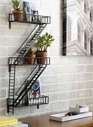 60 hiasan dinding ruang tamu minimalis modern 2019 meletakkan foto atau lukisan di ruang tamu sudah biasa akan terasa spesial jika foto foto ditata bersama dengan beberapa lukisan dan pernak. 67 Model Kreatif Rak Dinding Minimalis Untuk Interior Rumah Rumahku Unik