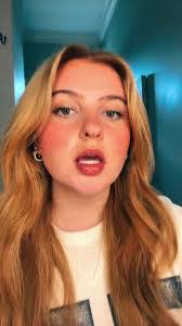 Anna Holly's Instagram, Twitter & Facebook