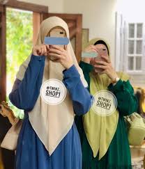 alaa gamil آلاء shared a photo on instagram بنات مساء الخير إقروا الكلام دا للآخر مهم جد ا شاركي في الأجر وسا fashion academic dress dresses