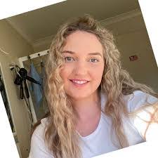 Jessica Schepis's Instagram, Twitter & Facebook