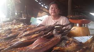 Nyalakan kayu bakar dalam rumah asap, sampai. Olahan Ikan Salai Jadi Menu Favorit Wong Palembang Saat Ramadan Sriwijaya Post