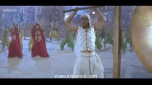 Shah Rukh Salman Khan In Karan Arjun 20 Years Ago No One Had More Swag Ndtv Movies Zameen ki chaati phad ke aayenge, aasman ka seena cheer ke aayenge. shah rukh salman khan in karan arjun