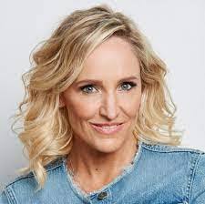 Sandra Dart's Instagram, Twitter & Facebook