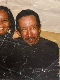 Remove glow and people from photo?