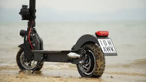 Das iohawk cross ist vielfacher testsieger und funktioniert, im. Io Hawk Exit Cross E Scooter Fahrt Ab Mai 2019 Legal Auf Der Strasse