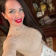 Amber Brunton's Instagram, Twitter & Facebook