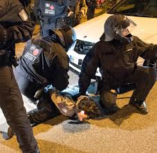 Rave is the purest form of social media. Verstoss Gegen Corona Auflagen 1300 Hamburger Feiern Illegale Rave Party Welt
