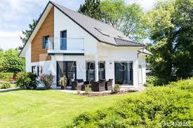 Check spelling or type a new query. Modernes Einfamilienhaus Mit Garten Stock Photo Adobe Stock