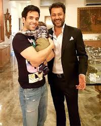 Tusshar Kapoor Age Height Girlfriend Wife Family Biography More Starsunfolded Tusshar kapoor teaching cute son lakshya kapoor to dance tusshar kapoor teaching cute son lakshya kapoor to dance #tussharkapoor buy chamaat eyewear at: