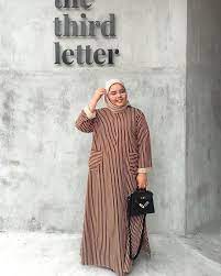 Pilih jenis baju yang pas dikenakan, tidak terlalu ketat dan tidak terlalu longgar. 10 Model Gamis Untuk Wanita Gemuk Yang Nyaman Dan Modis Updated 2021 Bukareview