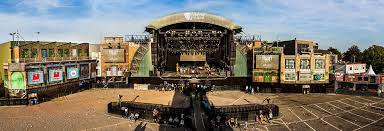 Een karaoke met 10.000 mensen. Lokerse Feesten Main Stage 2016 Be Phixion