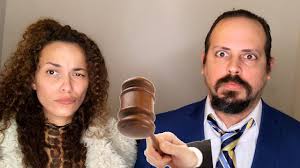 Mi novia y yo tenemos una gran disputa y decidimos resolverla  civilizadamente. Con un juez!!! Disputa de pareja!!