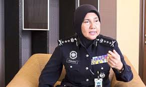 .standard (jips) johor membuka 230 kertas siasatan tatatertib sejak januari lalu, membabitkan 32 pegawai kanan, 246 pegawai rendah polis dan dua pegawai kes salah laku dikesan paling tinggi iaitu 154 kes dan diikuti 46 kes dadah dan tatatertib. Aspek Penyiasatan Antara Aduan Paling Kerap Diterima Pdrm