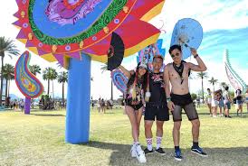The coachella festival has happened every year since 1999, except for one. Musikfestival Coachella Modebranche Verkauft Festival Fashion