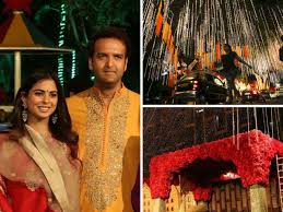 Mukesh ambani and nita ambani's daughter isha ambani is all set to tie the knot on december 12, with anand piramal. Isha Ambani Wedding Antilia Decked Up With Flowers Diyas For Isha Ambani Anand Piramal S Wedding All The Details The Economic Times