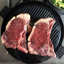 L'importante è prestare attenzione alla cottura, vero segreto di questo piatto molto simile alla costata di manzo. Come Cucinare Una Costata Alta 5 Cm Con La Separazione Delle Cotture Rosolatura In Padella Cottura In Forno A 100 C Laboratorio Cingoli