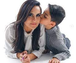 Carla cecato, apresentadora da record, surpreendeu ao mostrar detalhes da sua vida íntima e sua relação com o filho, bruno. Carla Cecato Conta Que Proibiu O Filho De Ver Televisao E Desabafa Apos Perder Telejornal Na Record Fiz O Meu Melhor Tv Foco
