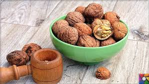 Cevizlerde zararlı olan kabuklubit ve koşnil türleri, san jose kabuklubiti (quadraspidiotus perniciosus) ve kahverengi koşnil (parthenolecanium corni)'dir. Kalp Ve Damar Sagligi Icin Neden Ceviz Yenmeli Cevizin Muthis Faydalari