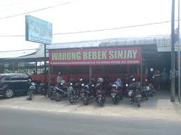 Nasi bebek sinjay bangkalan, menjadi kurang lengkap agenda wisata anda jika tidak mampir kesini, di bangkalan madura. Bebek Sinjay Bangkalan Madura
