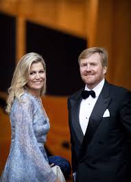 Hij stond stil bij alle mensen die door corona zijn getroffen, op welke manier dan ook, en stak de toespraak werd eerder deze week opgenomen. Willem Alexander En Maxima Delen Bericht Over Coronavirus