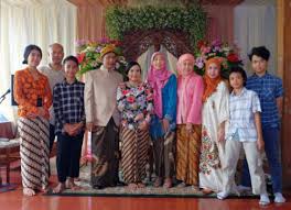 Rizky billar memutuskan bahwa ia akan mempersunting lesti kejora pada 19 agustus 2021. Rangkaian Acara H 1 Pernikahan Pengajian Siraman Midodareni