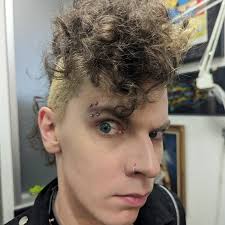 Are you a "matching set", or an "asymmetrical" kinda dude?? Either way, the  more dangles, the better I say! ✨🔗 I've been lucky enough to snag a  selection of earrings from Something