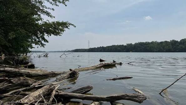 Authorities say five people have died on a river in Ohio after several of  them went into the water to assist another person who was struggling to swim.  FULL STORY⬇️