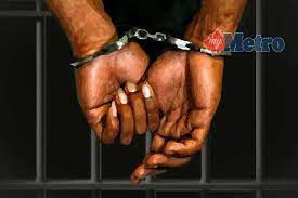 325 seksaan kerana dengan sengaja menyebabkan cedera parah barang siapa, kecuali dalam hal yang diperuntukkan oleh seksyen 335, dengan sengaja menyebabkan cedera parah, hendaklah diseksa dengan penjara selama tempoh yang boleh sampai tujuh tahun, dan bolehlah juga dikenakan denda. Enam Ditahan Kes Gaduh