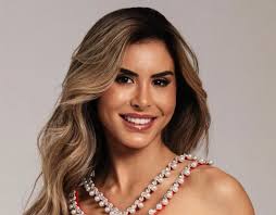 Dermatologista Ingrid Campos participa de congresso capilar em Dallas, nos  EUA