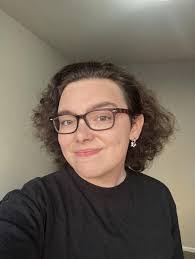 Linda Lade's Instagram, Twitter & Facebook