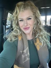 Marcie Simmons's Instagram, Twitter & Facebook