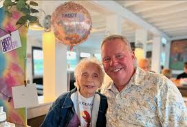 Celebrating Mom's 98th birthday at her favorite restaurant  @woodmans_of_essex 🦞🍟🍤🍰❤️