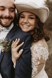 Who can recommend a wedding photographer in Excelsior Springs for under  $500?