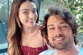 Dizinin tüm oyuncu kadrosu ve karakterleri izleyicilerin yakın takibine girmiş durumda. Ada Masali Dizisinin Basrol Oyunculari Alp Navruz Ile Ayca Aysin Turan Ask Mi Yasiyor