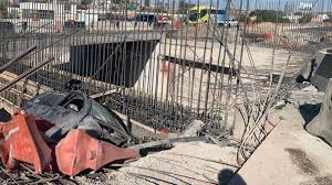 Los primeros reportes indican que un tráiler embistió a varios vehículos los cuales luego del impacto ardieron en llamas, se habla de varios. Accidente En La Autopista Mexico Queretaro Provoca Avance Vial Lento