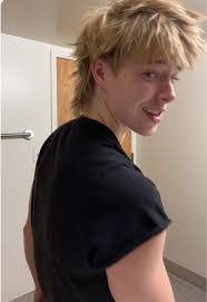 Avery Laird's Instagram, Twitter & Facebook