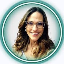 Myra Dow's Instagram, Twitter & Facebook