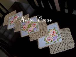 Caminho De Mesa De Tecido Com Barrado De Croche Caminho De Mesa Entre Meios Meire Oscar Artes E Artesanato Elo7 Decoracao De Croche Padrao Da Toalha De Mesa Caminho De Mesa De Croche