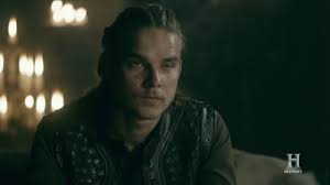 Hvitserk est un personnage principal dans la deuxième, troisième et quatrième saisons de vikings. Vikings Ivar Humiliates Hvitserk Woof Woof Season 5 Official Scene 5x04 Hd Youtube