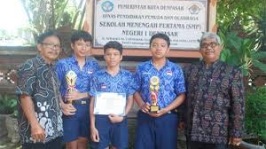 Pentas seni kreativitas siswa smpn 3 denpasar jumat, 19 agustus 2016 11:59. Smpn 1 Denpasar Memboyong Piala Bergilir Disdikpora Provinsi Bali Pendidikan Denpasarkota Go Id