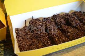 26 27 it is usually wrapped in banana leaves before being steamed, or prepared with pandan that gives it aroma. Pisang Goreng Keju Rangup 40 Jam Destinasi Mstar