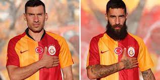 Galatasaray i̇sveç milli takım oyuncusu jimmy durmaz'ı kadrosuna kattı. Sener Ozbayrakli Und Jimmy Durmaz Bei Galatasaray