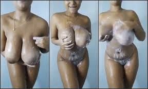 Manuzinha Black Se Baigne Nue Et Se Savonne - Cnn Amador